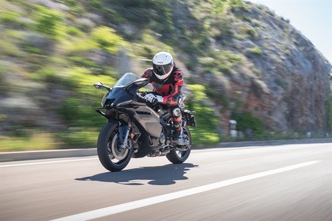 Yamaha R9 Landstraßentest 2025