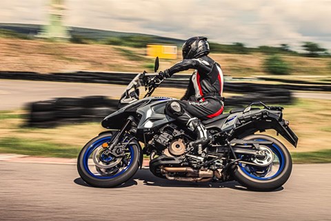 Acht Motorräder an einem Nachmittag