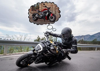 Ducati XDiavel 1260 S vs. XDiavel V4 Ducati XDiavel 1260 S vs. XDiavel V4