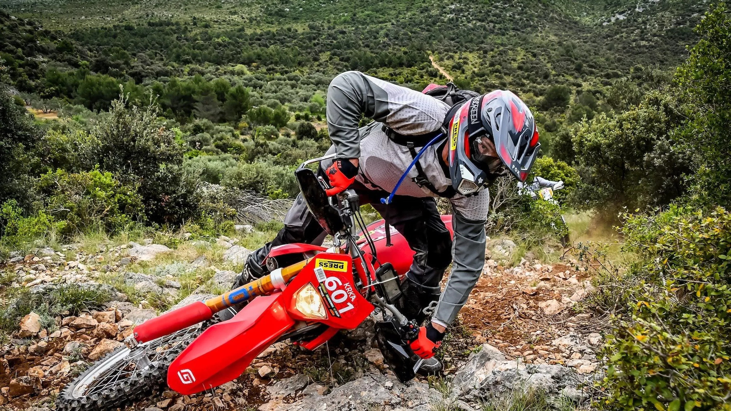 Da Tornanti a Pendenze Ripide: Consigli per Principianti Offroad Da Tornanti a Pendenze Ripide: Consigli per Principianti Offroad