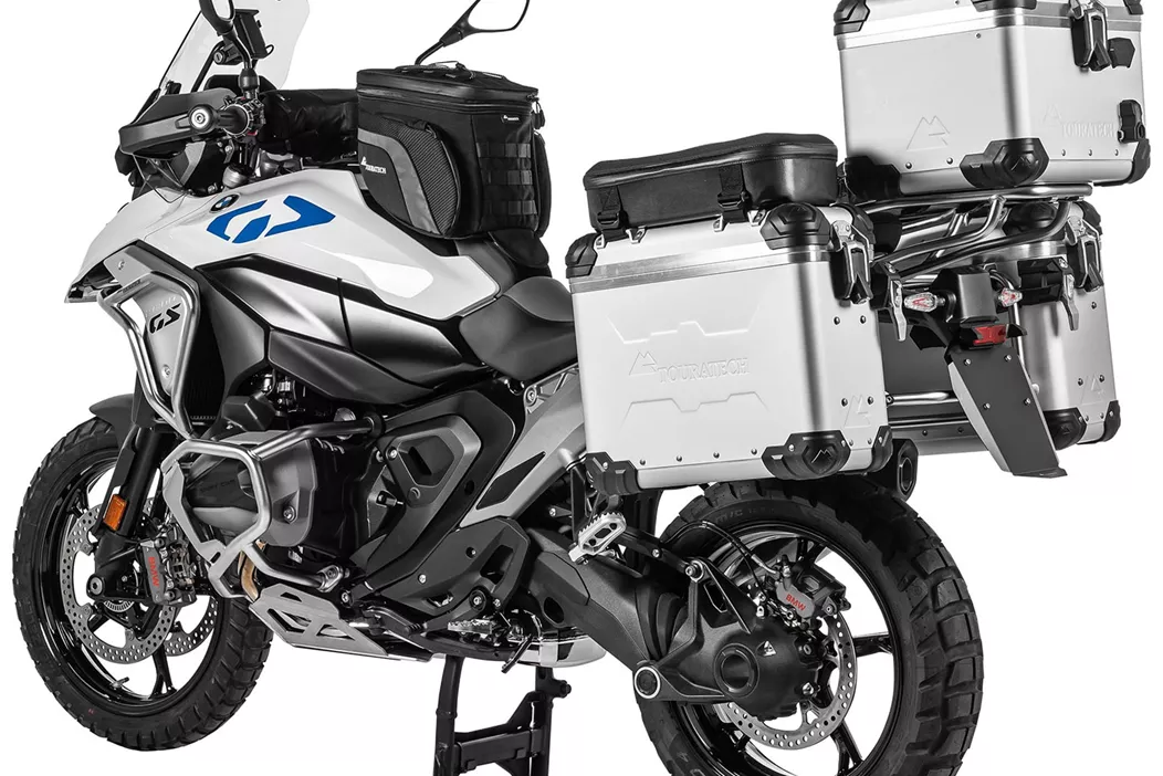 Touratech presenta una gama ampliada de soluciones de equipaje rígido, especialmente diseñada para los pilotos de la BMW R 1300 GS. Con 36 configuraciones diferentes, el fabricante afirma que por primera vez es posible personalizar un sistema de maletas de aluminio exactamente según las necesidades individuales de viaje y uso.