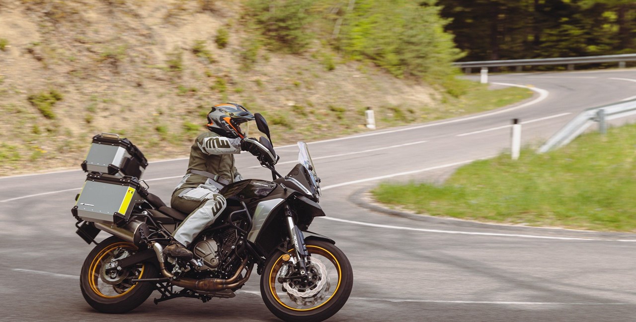 QJ Motor SRT 700 SX Test 2025