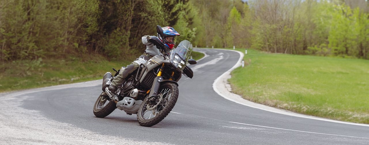 Yamaha Tenere 700 2025 im Test auf der Landstraße