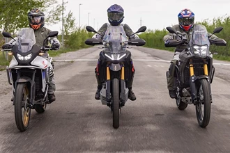 Mittelklasse-Reiseenduros im Onroad-Vergleich 2025 Mittelklasse-Reiseenduros im Onroad-Vergleich 2025