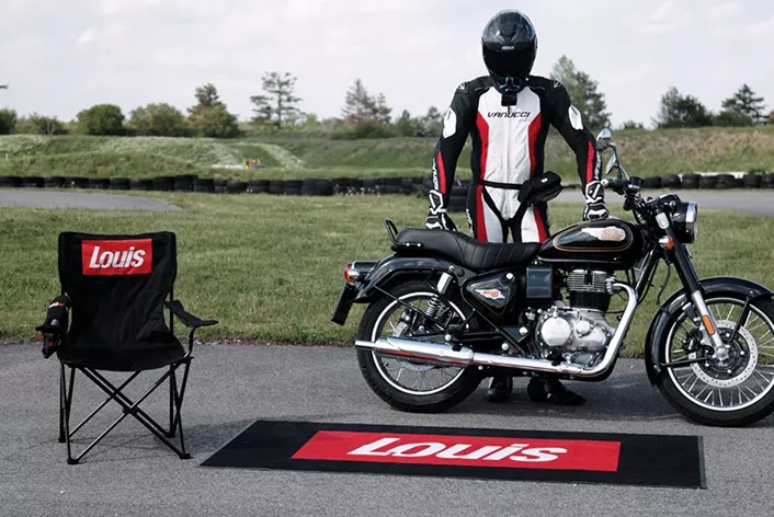 Det som är bra nog för Himalaya-bergen måste också klara sig på vår 1000PS Bestzeit-bana. Den nya Royal Enfield Bullet 350 överraskar med avslappnad cruising istället för plåga. Äkta retro-charm möter modern pålitlighet. Hur står sig den indiska klassikern?