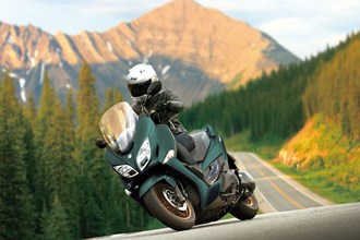 Suzuki Burgman 400 2026: Farb-Update für den Premium-Roller Suzuki Burgman 400 2026: Farb-Update für den Premium-Roller