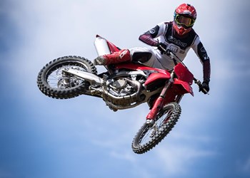 Ducati Desmo 450 MX Test 2025: Feuertaufe bestanden