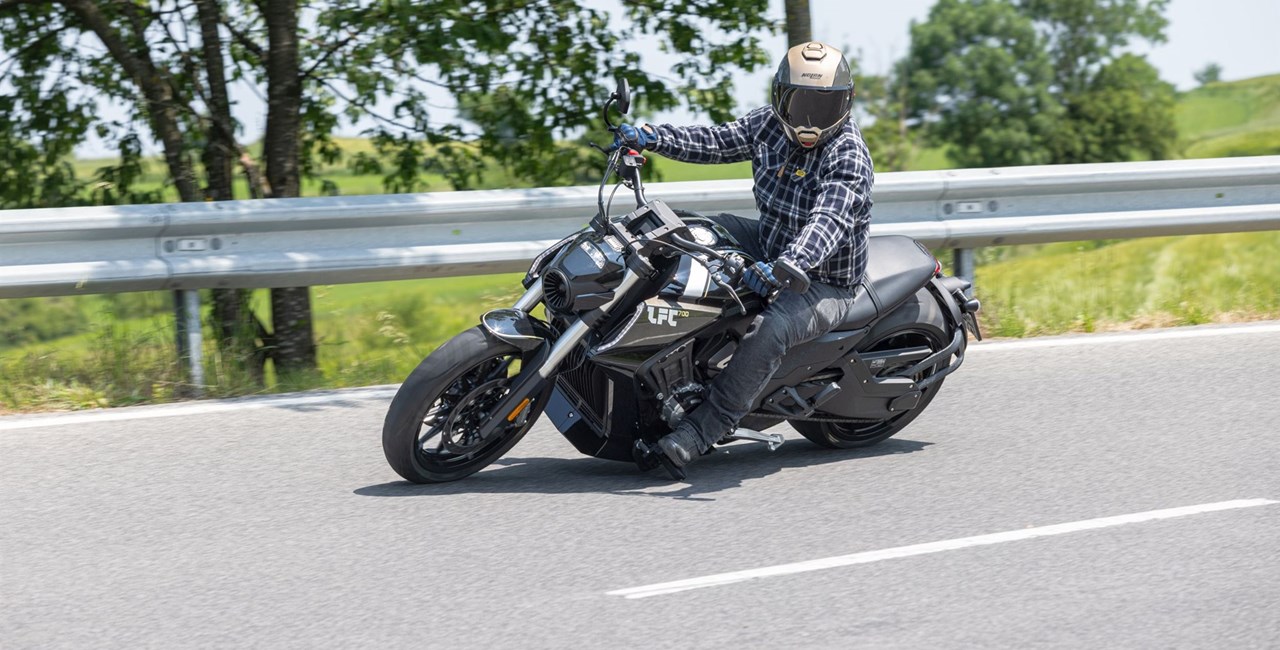 Benda LFC 700 Test: Der verrückteste Cruiser mit 310er Reifen