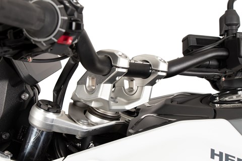 Lenkererhöhungen Hepco & Becker: Mehr Komfort für lange Touren