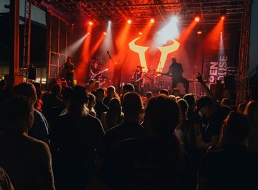 La scena motociclistica si riunisce a Rauschenberg