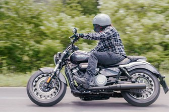 Benda Rock 125 im Test: Cruiser mit V2-Power für Einsteiger