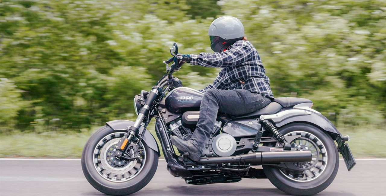 Benda Rock 125 im Test: Cruiser mit V2-Power für Einsteiger
