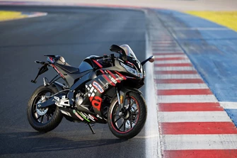Aprilia RS 125 GP Replica 2025: A1-Bike mit Rennoptik Aprilia RS 125 GP Replica 2025: A1-Bike mit Rennoptik
