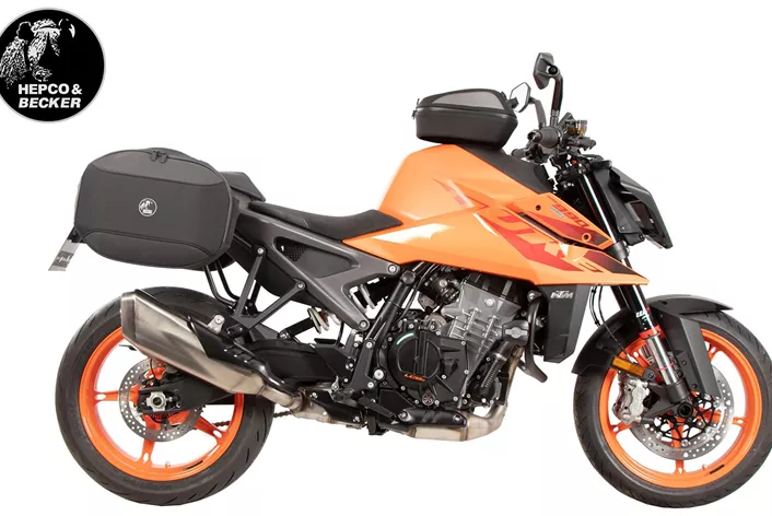 With the new KTM 990 Duke / R (from 2024), KTM unveils a pure, no-nonsense Naked Bike for the streets. The right accessories enhance comfort, protection, and luggage options – all without compromising style.