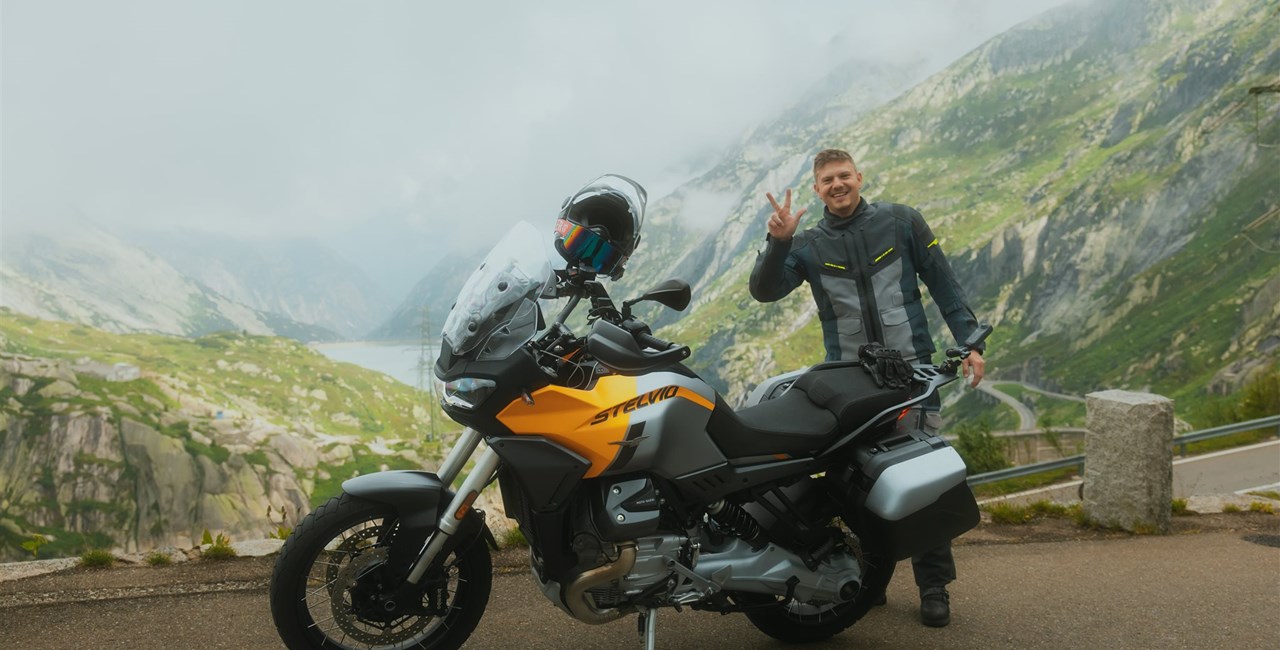 Moto Guzzi Stelvio im schweizer Alpenpass-Marathon: Test im 2025