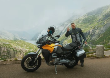 Moto Guzzi Stelvio im schweizer Alpenpass-Marathon: Test im 2025 Moto Guzzi Stelvio im schweizer Alpenpass-Marathon: Test im 2025