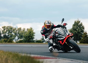 Aprilia Tuono V4 Factory 2025 im Test - brutale Präzision! Aprilia Tuono V4 Factory 2025 im Test - brutale Präzision!
