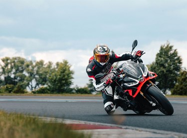 Aprilia Tuono V4 Factory 2025 im Test - brutale Präzision! Aprilia Tuono V4 Factory 2025 im Test - brutale Präzision!