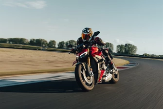 Ducati Streetfighter V4S 2025 im Test auf Straße und Rennstrecke Ducati Streetfighter V4S 2025 im Test auf Straße und Rennstrecke
