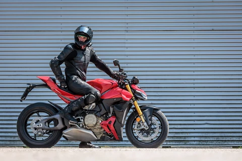 Held Stiefel und Handschuhe für Rennstrecke und Reisespaß Held Stiefel und Handschuhe für Rennstrecke und Reisespaß