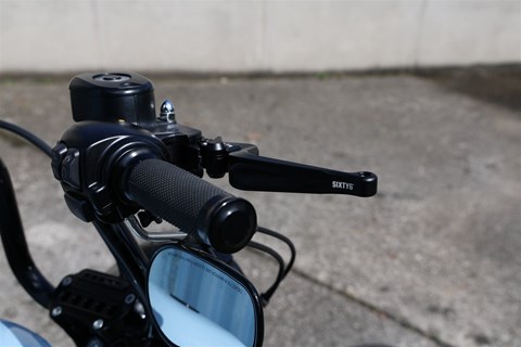 Harley-Davidson: SIXTY6 ABE-Hebel für Chopper im Detail