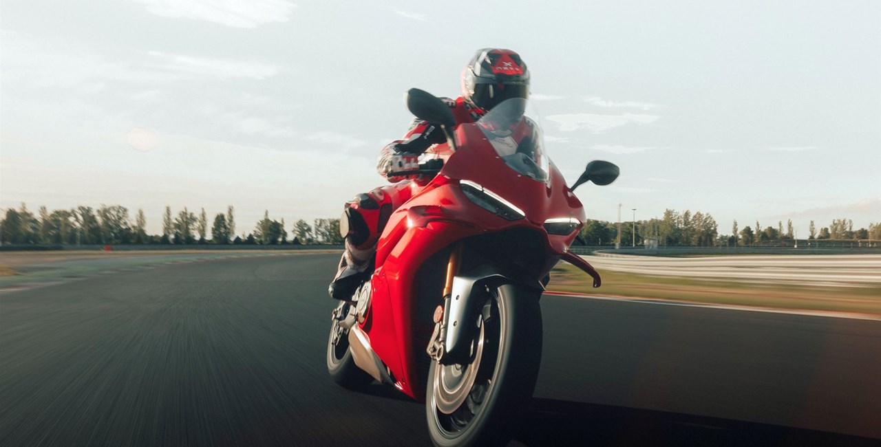 Ducati Panigale V4S 2025 – Test auf Straße & Rennstrecke