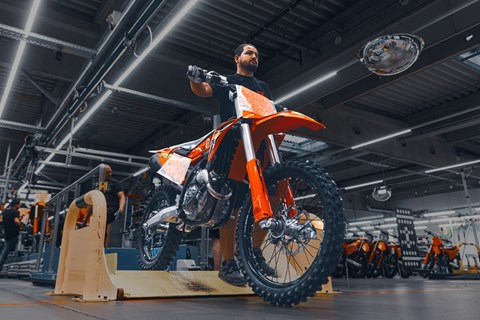 KTM startet Produktion und kündigt 2026er Offroad-Modelle an