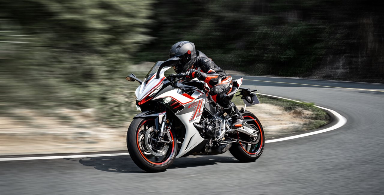 Zontes 703 RR 2025: Neuer Supersportler mit 3-Zylinder