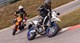 Suzuki DR-Z4SM vs. KTM 390 SMC R im Supermoto-Test 2025
