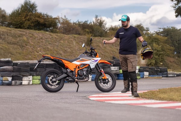 KTM 390 SMC R 2025 im Alltags-Test