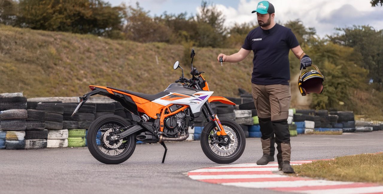 KTM 390 SMC R 2025 im Alltags-Test