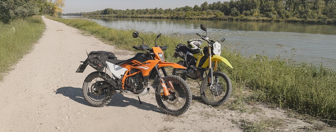 Suzuki DR-Z4S vs. KTM 390 Enduro R 2025 - A2-Enduro Vergleich