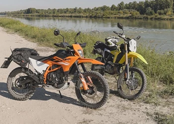 Suzuki DR-Z4S vs. KTM 390 Enduro R 2025 - A2-Enduro Vergleich Suzuki DR-Z4S vs. KTM 390 Enduro R 2025 - A2-Enduro Vergleich