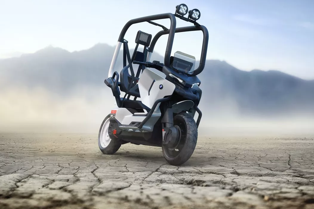 Avec le Vision CE, BMW Motorrad présente à l'IAA Mobility 2025 un concept audacieux : un véhicule urbain électrique à deux-roues, conçu pour se passer de casque et de tenue de protection.