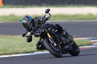 Rennstreckenbericht Triumph Speed Triple 1200 RS 2025 Rennstreckenbericht Triumph Speed Triple 1200 RS 2025