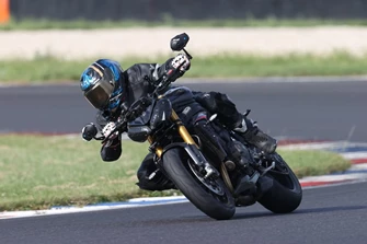 Rennstreckenbericht Triumph Speed Triple 1200 RS 2025 Rennstreckenbericht Triumph Speed Triple 1200 RS 2025