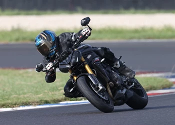 Rennstreckenbericht Triumph Speed Triple 1200 RS 2025 Rennstreckenbericht Triumph Speed Triple 1200 RS 2025
