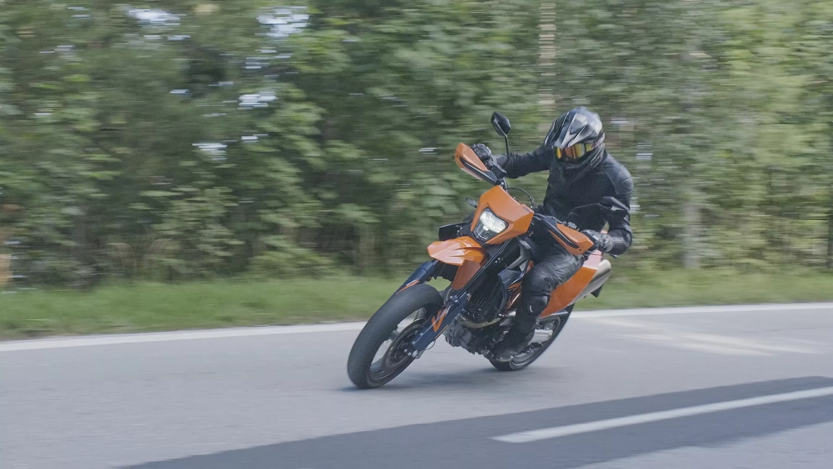 KTM 690 SMC R 2026 im Test – Mattighofen ist zurück KTM 690 SMC R 2026 im Test – Mattighofen ist zurück