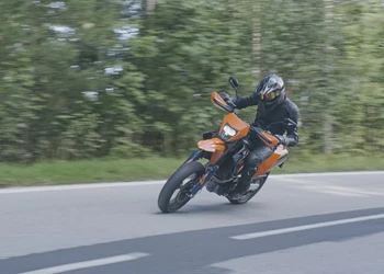 KTM 690 SMC R 2026 im Test – Mattighofen ist zurück KTM 690 SMC R 2026 im Test – Mattighofen ist zurück