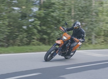 KTM 690 SMC R 2026 im Test – Mattighofen ist zurück KTM 690 SMC R 2026 im Test – Mattighofen ist zurück