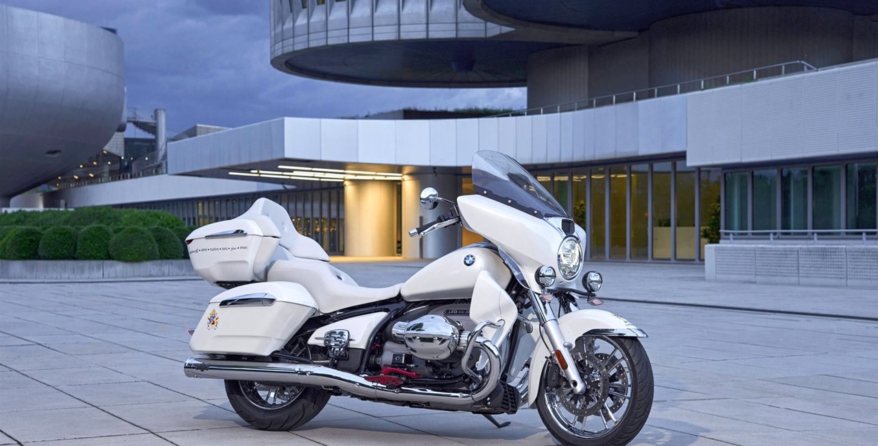 BMW R 18 Transcontinental vom Papst wird versteigert