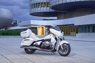 BMW R 18 Transcontinental vom Papst wird versteigert BMW R 18 Transcontinental vom Papst wird versteigert