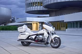 BMW R 18 Transcontinental vom Papst wird versteigert