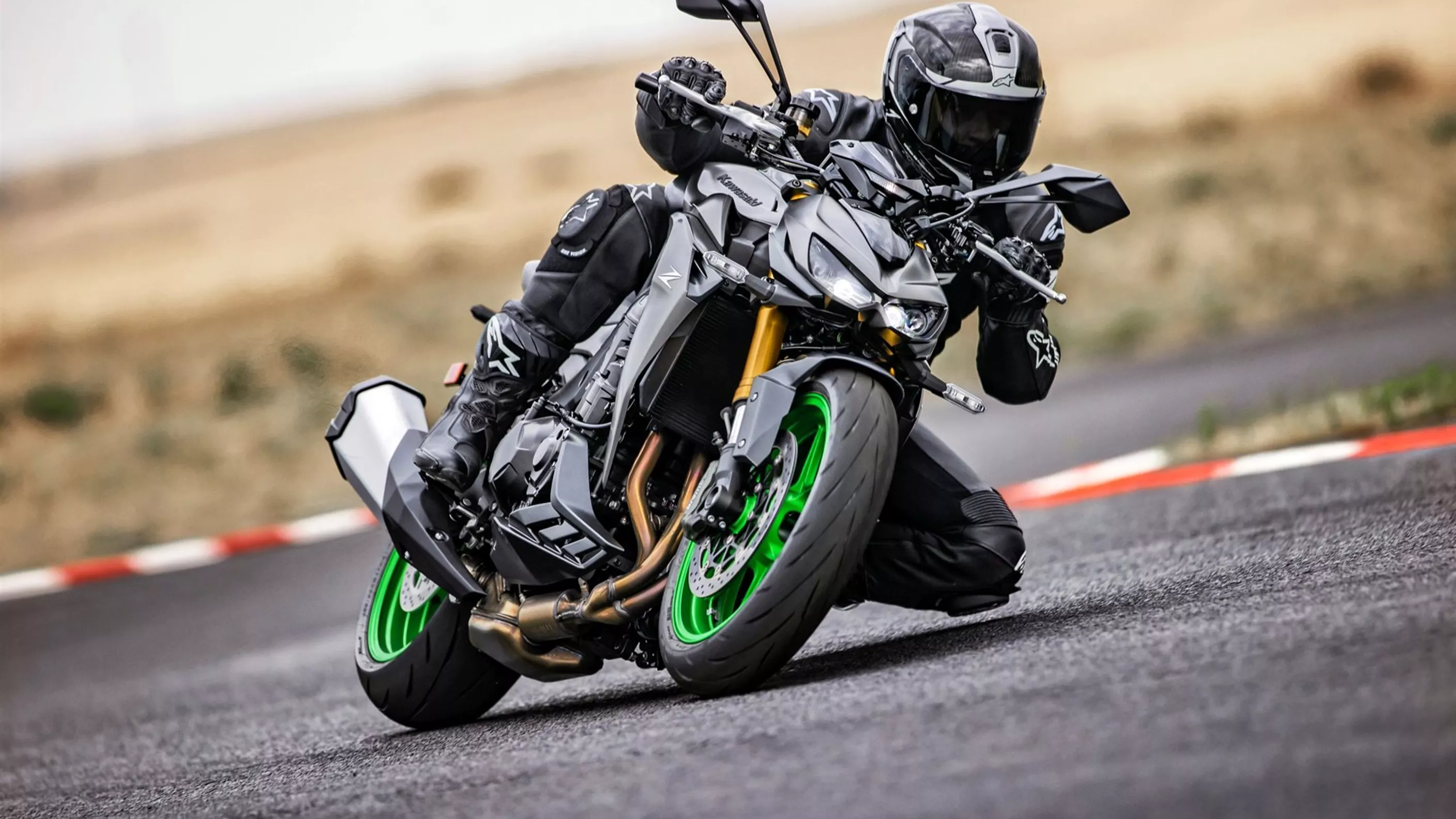 Kawasaki Z1100 2026: 136 Beygir Gücünde Yeni Süper Naked Tanıtıldı Kawasaki Z1100 2026: 136 Beygir Gücünde Yeni Süper Naked Tanıtıldı