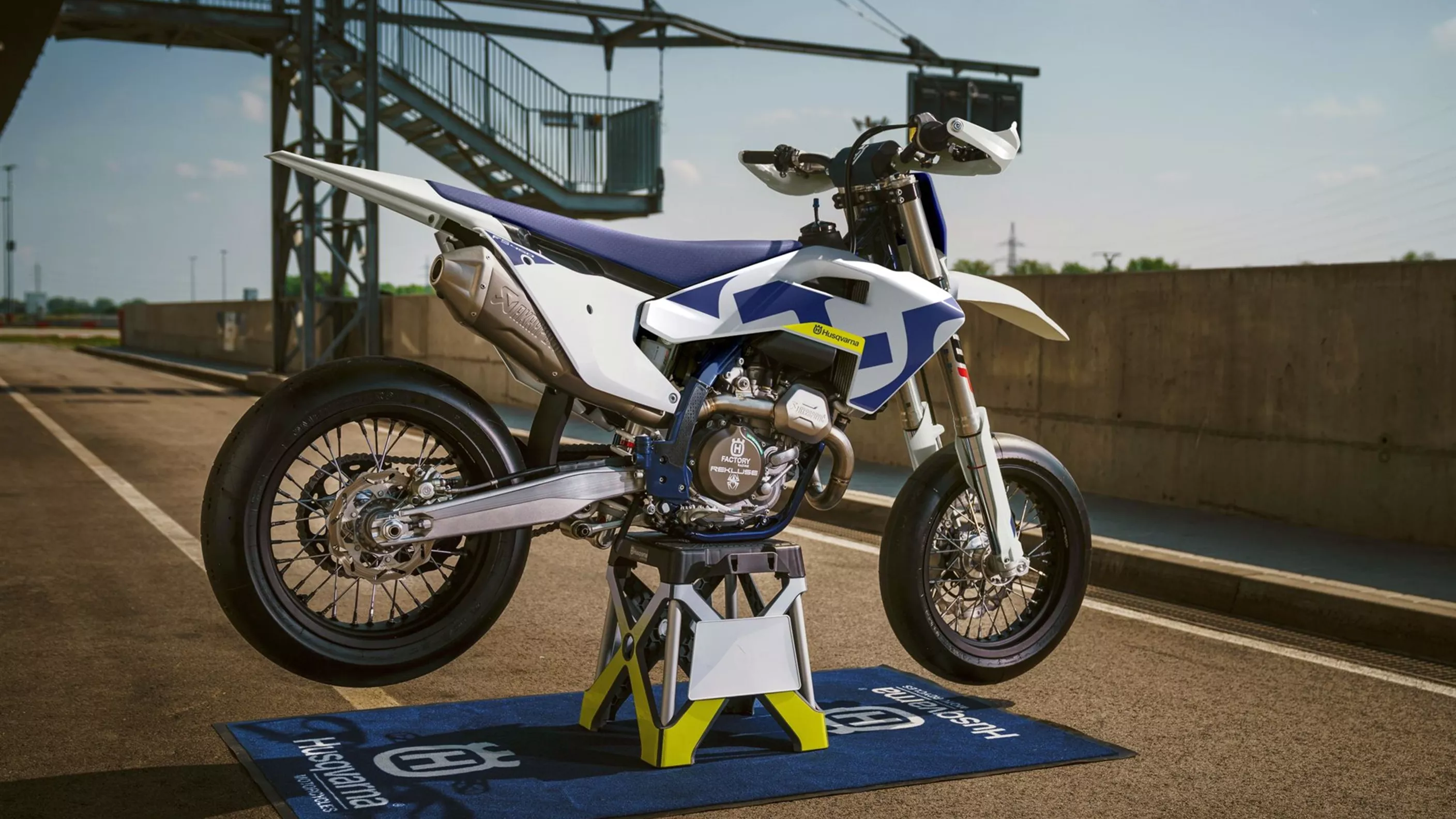 New Husqvarna FS 450 2026: Upgrade for Supermoto Enthusiasts New Husqvarna FS 450 2026: Upgrade for Supermoto Enthusiasts