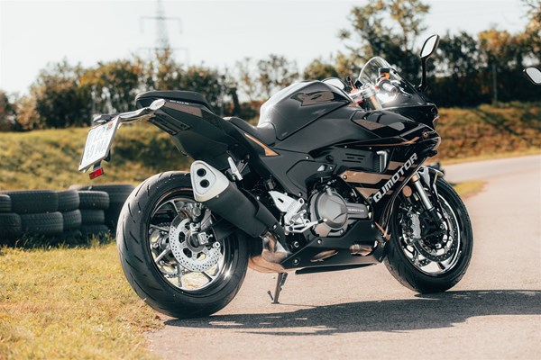 Test QJ Motor SRK 600 RS - Günstiger Supersport für alle?