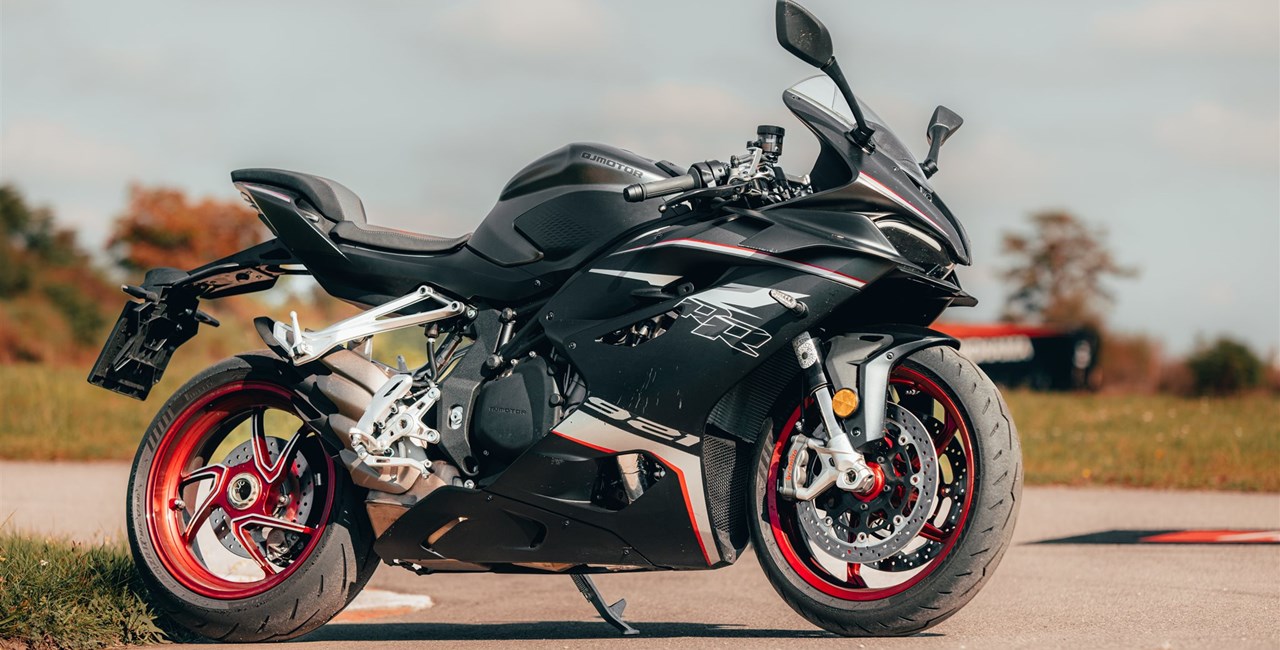 Test QJ Motor SRK 921 RR - MV Agusta-Flair zum Kampfpreis!