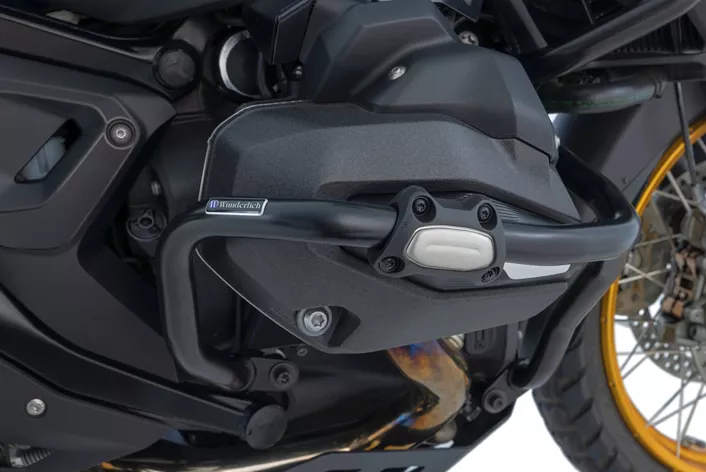 A GUARD védőcsőprotektorral a Wunderlich egy kompakt és okos megoldást kínál arra, hogy a védőcsöveidet célzottan megóvd a kopástól és karcolásoktól – univerzális, robusztus és elegáns kialakításban.