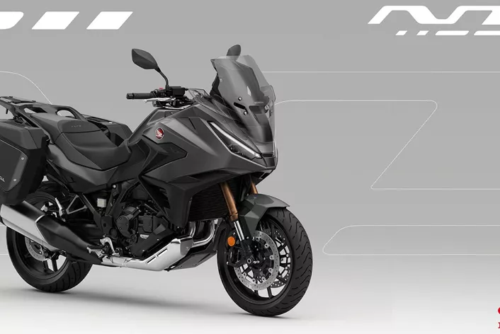 Le tourer de Honda reste tout aussi performant en 2026, mais arbore une nouvelle couleur. La Honda NT1100 démarre la prochaine saison avec un nouveau look.