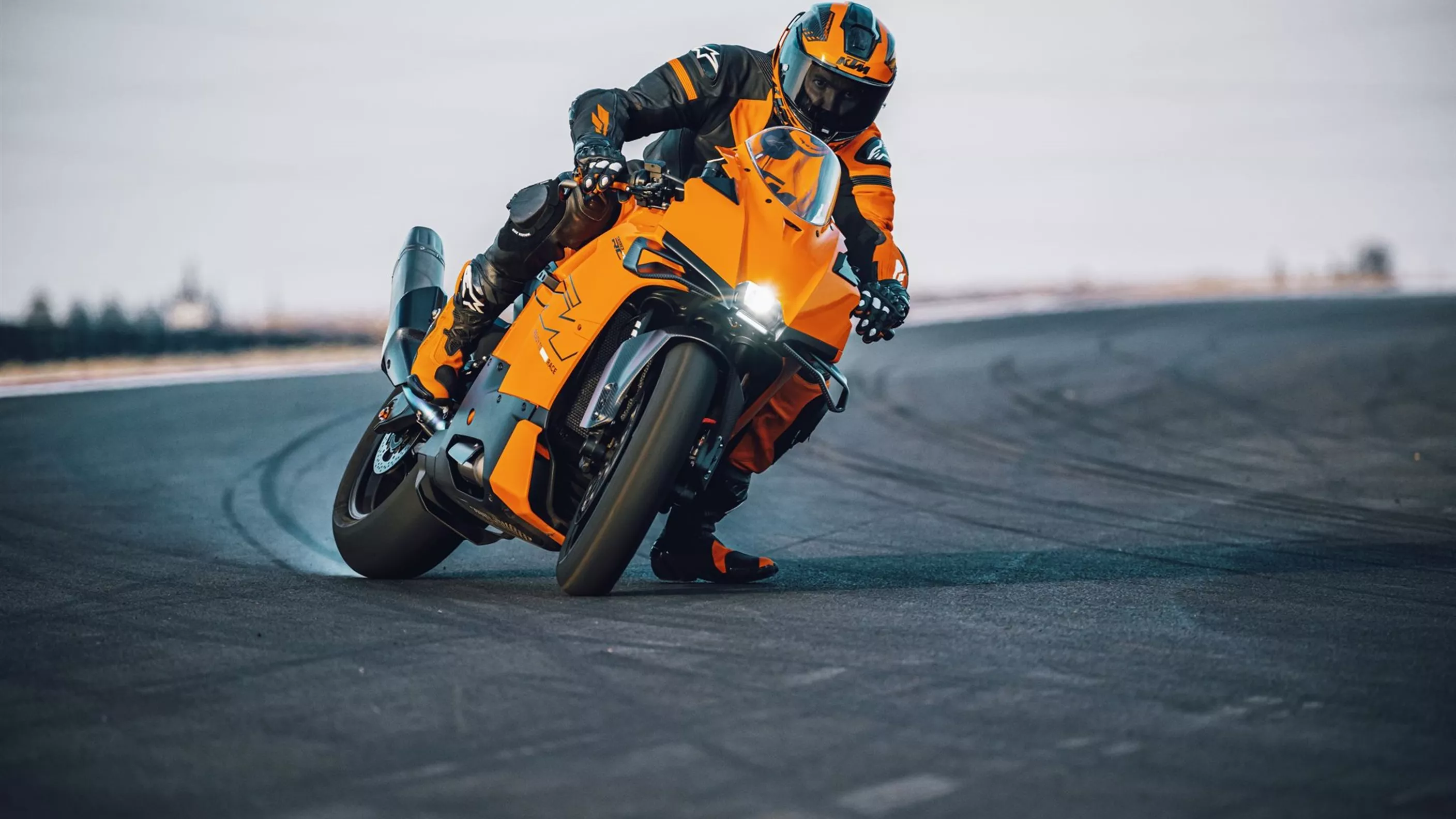 Yeni KTM 990 RC R 2026 Yeni KTM 990 RC R 2026